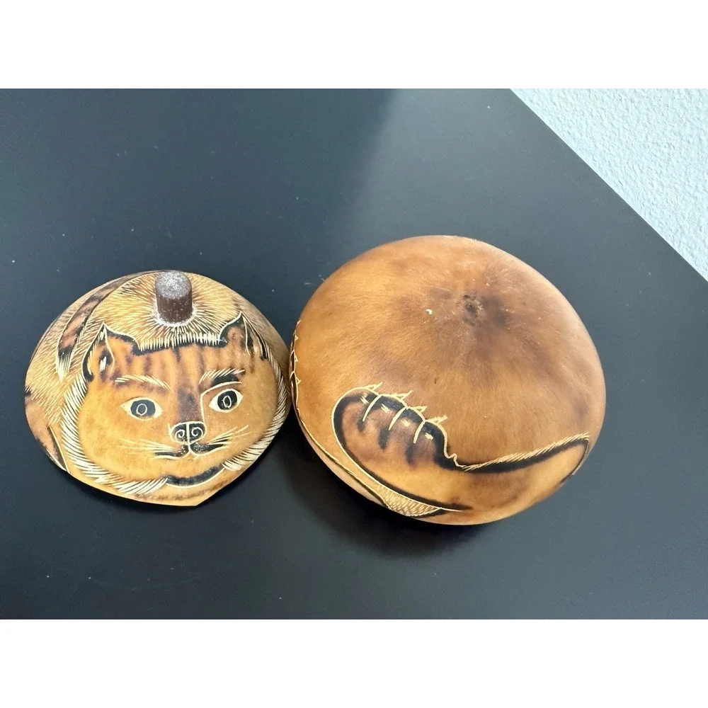 TEN THOUSAND VILLAGES • Hand Crafted & Carved Gourd Cat Trinket Box Peruvian